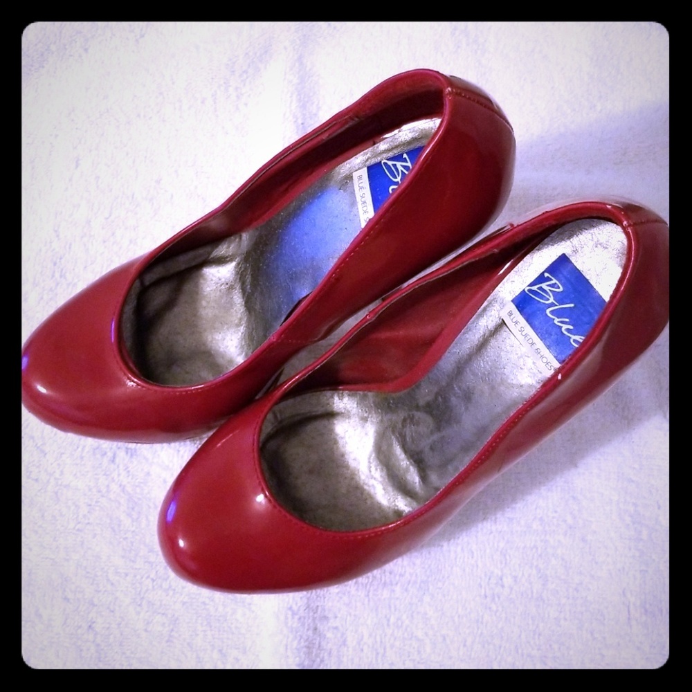 5.5" sexy, patent red high heels!